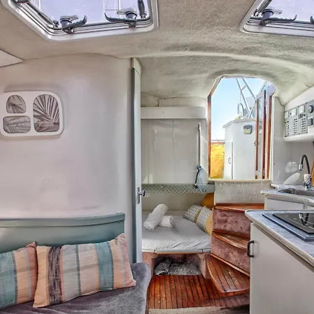 Sejour Insolite Sur Ulysse - Bateau - Port De Tekne Caen