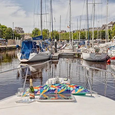 Sejour Insolite Sur Ulysse - Bateau - Port De Caen