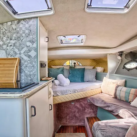 Tekne Sejour Insolite Sur Ulysse - Bateau - Port De Caen