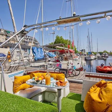 Sejour Insolite Sur Ulysse - Bateau - Port De Caen