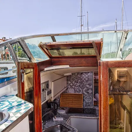 Sejour Insolite Sur Ulysse - Bateau - Port De Botel Caen