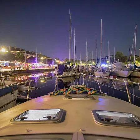 Sejour Insolite Sur Ulysse - Bateau - Port De Caen