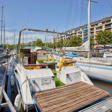 Botel Sejour Insolite Sur Ulysse - Bateau - Port De