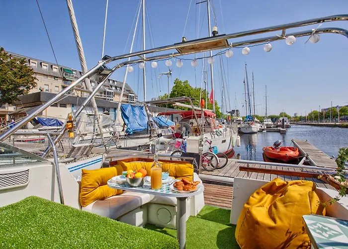 Sejour Insolite Sur Ulysse - Bateau - Port De Caen
