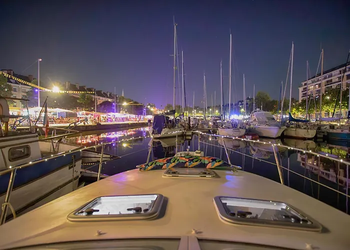 Sejour Insolite Sur Ulysse - Bateau - Port De Caen